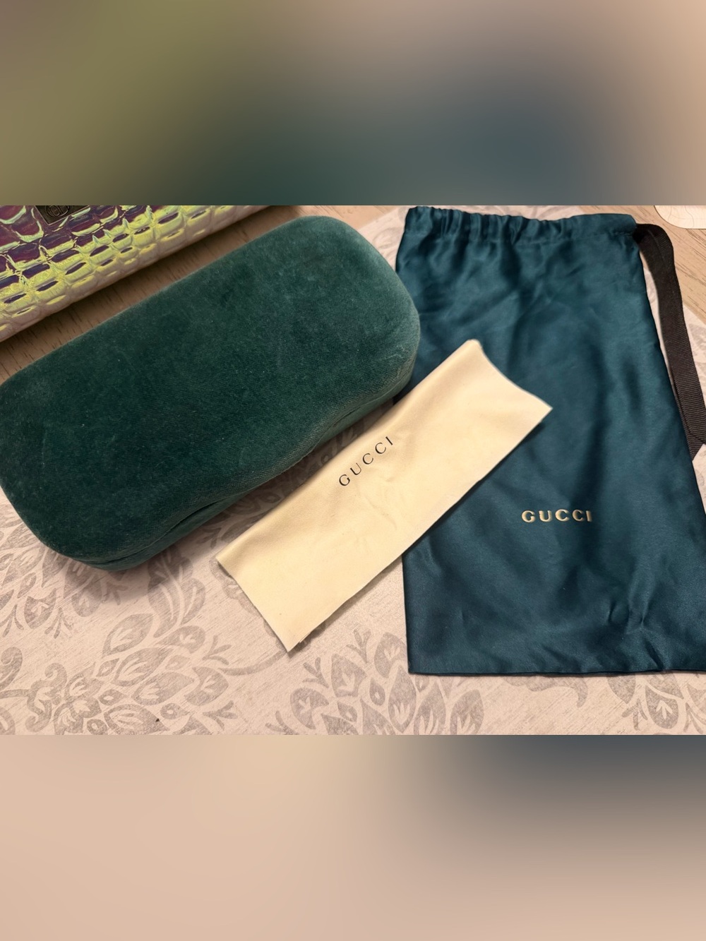Gucci Green Velvet Sunglasses Case with Cream Microfiber Cloth